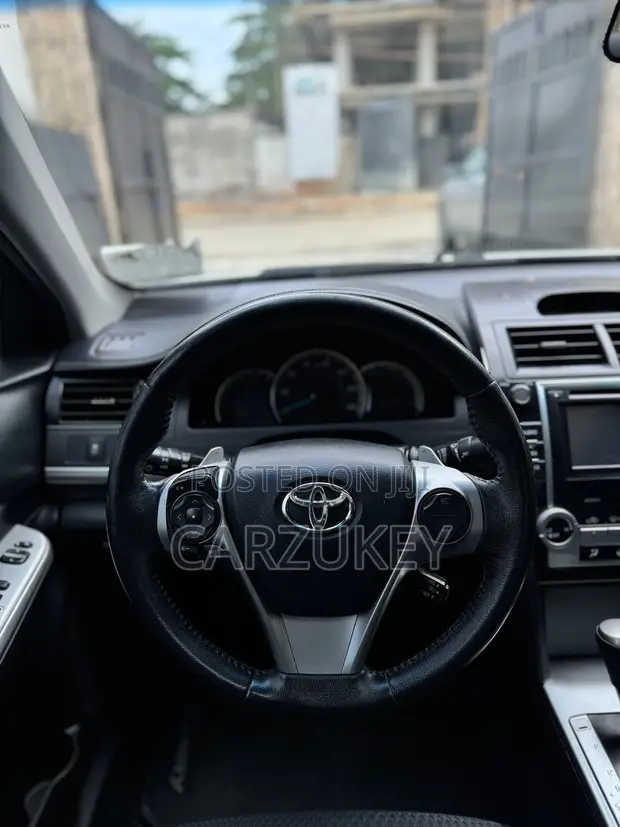 2013 Toyota Camry SE Sedan - Fari - 1