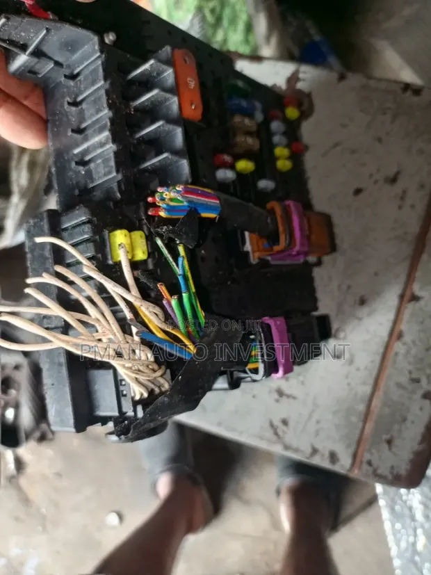 Volvo XC90 3.2 Back Mobilizer Fuse Box - 1