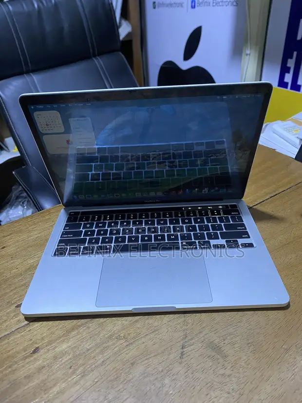 Apple MacBook Pro 2020 13.3" Intel Core i7 32GB RAM 2TB SSD - 1