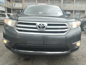 2013 Toyota Highlander SE 3.5L 4WD SUV - Grey