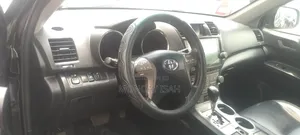 Toyota Highlander SE 2010 Black