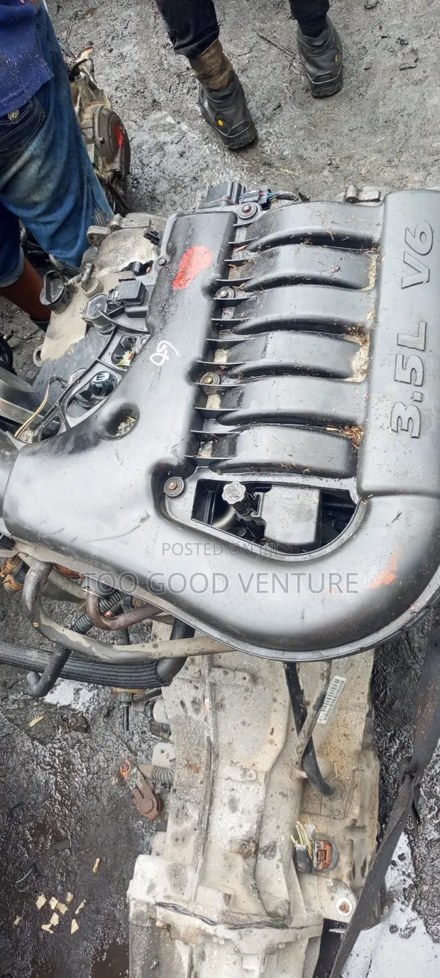 Chrysler 3.5L Engine & Gearbox (2008 300C) - 1