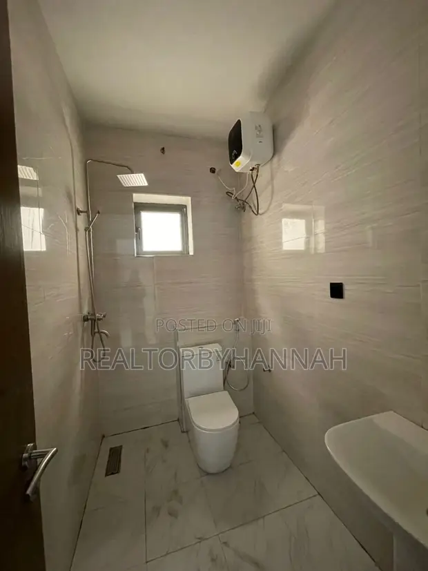 2 Bedroom Townhouse don haya a Beverly Hills Court, Ushafa - 1