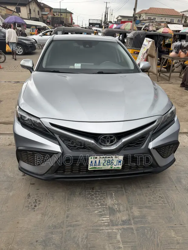 Toyota Camry SE 2022 - 1