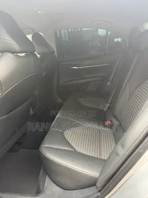 Toyota Camry SE 2022