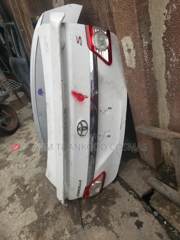 Toyota Corolla 2012-2013 Sport Boot - 1
