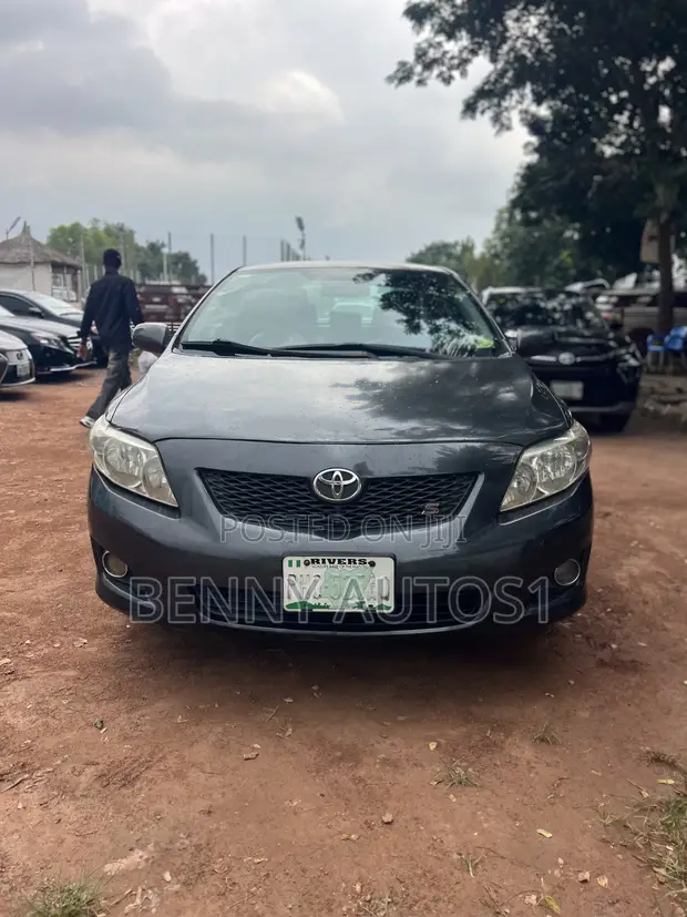 Toyota Corolla Base Sedan ta 2010 - 1