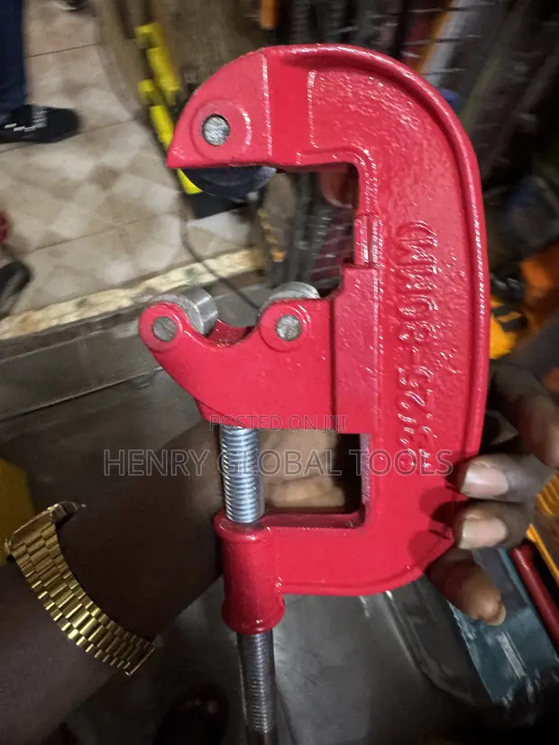 Heavy Duty Professional Pipe Cutter (2"-4") - 1