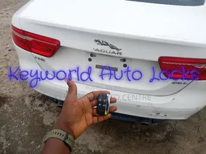 Jaguar XE 2017 - Sabis na Shirye-shiryen Smart Key