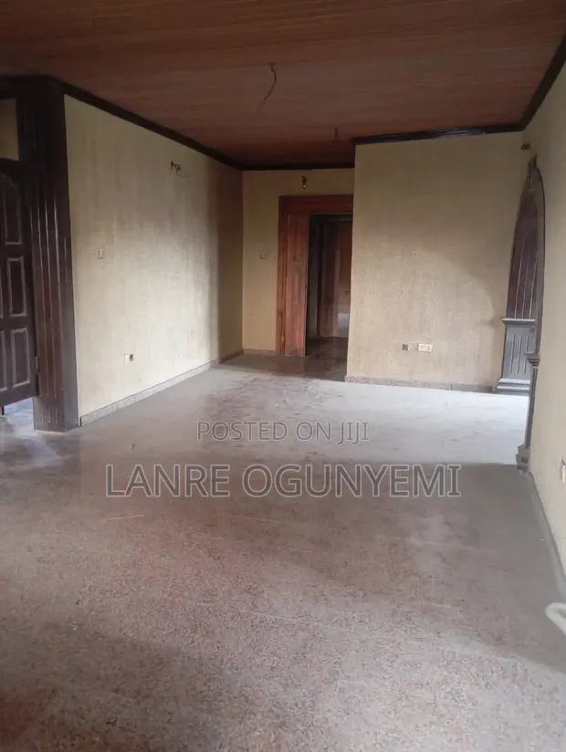 Commercial Property for Rent: 5-Bedroom Flats in Ikeja - 1