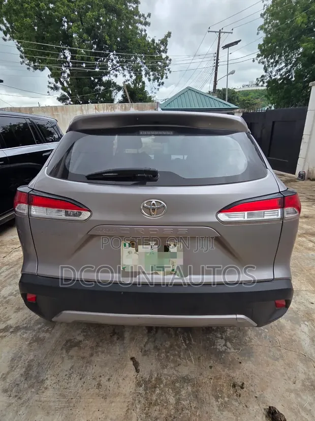 Toyota Corolla Cross LE 2025 Launin Fari - 1