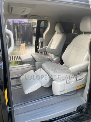 2012 Toyota Sienna XLE 7-Passenger Mobility