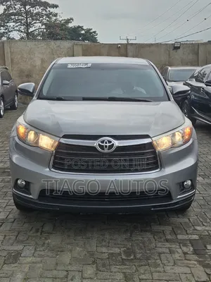 2016 Toyota Highlander LE V6 4x4 SUV - Silver