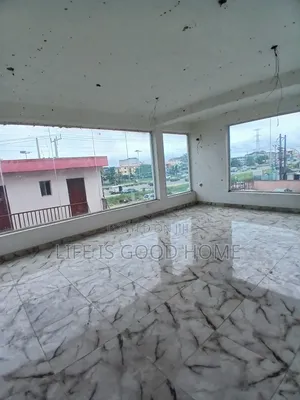 Siyarwa don Hayarwa a Titin Chevron New, Lekki