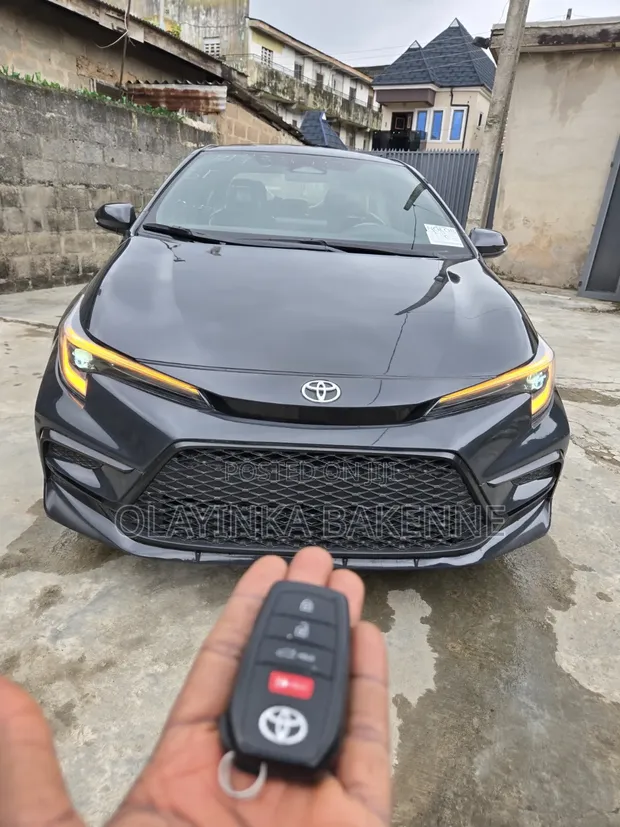 Toyota Corolla SE 2023 - Launin Fari - 1