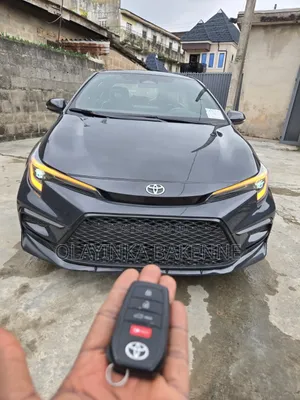 Toyota Corolla SE 2023 - Launin Fari