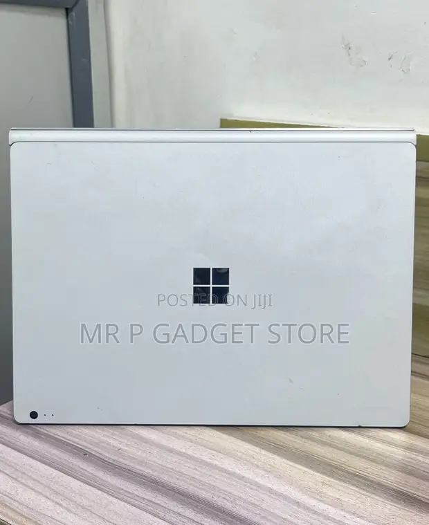 Microsoft Surface Book 16GB RAM, 500GB SSD, Intel Core i7 - 1