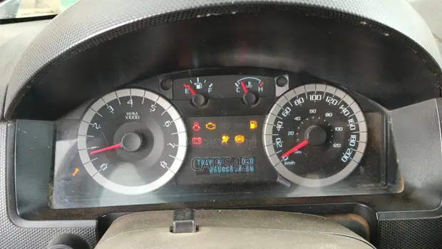 Ford Escape 2011 Fari SUV - 1