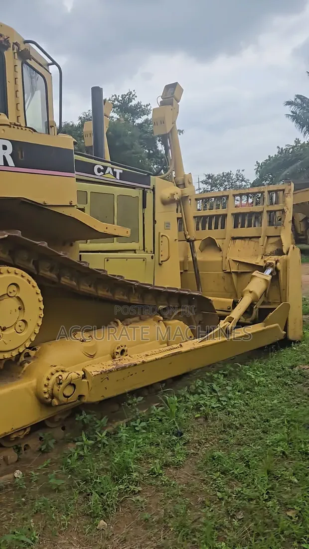 Caterpillar D7R Bulldozer - 1