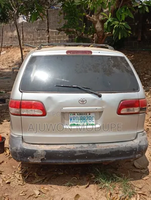 Toyota Sienna Bus