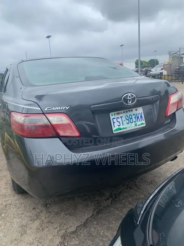 2009 Toyota Camry XLE Sedan - 1