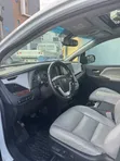 2017 Toyota Sienna Limited Premium 7 Passenger White - 4