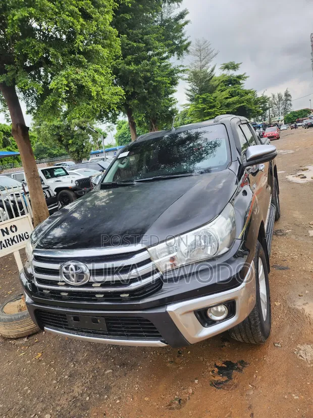 Toyota Hilux 2020 Black - 1