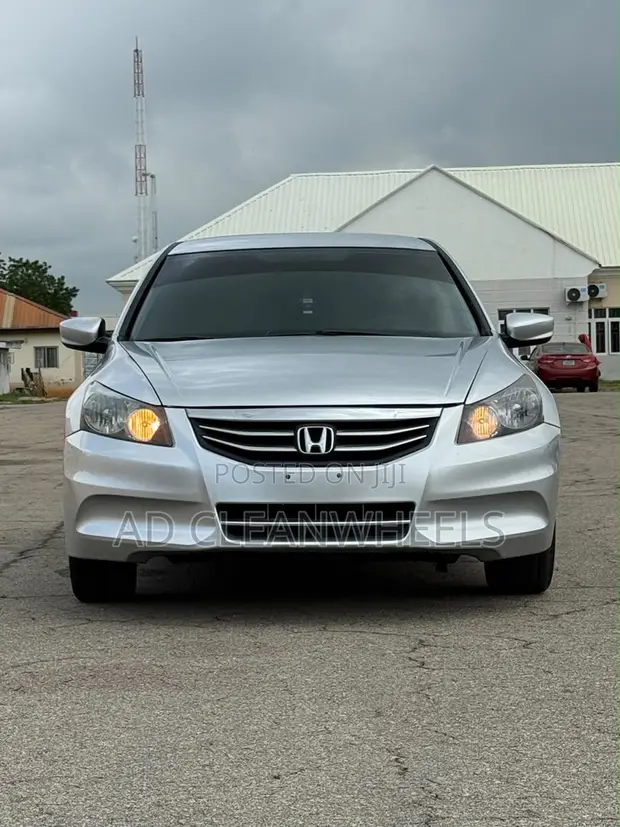 Honda Accord 2011 Silver - 1