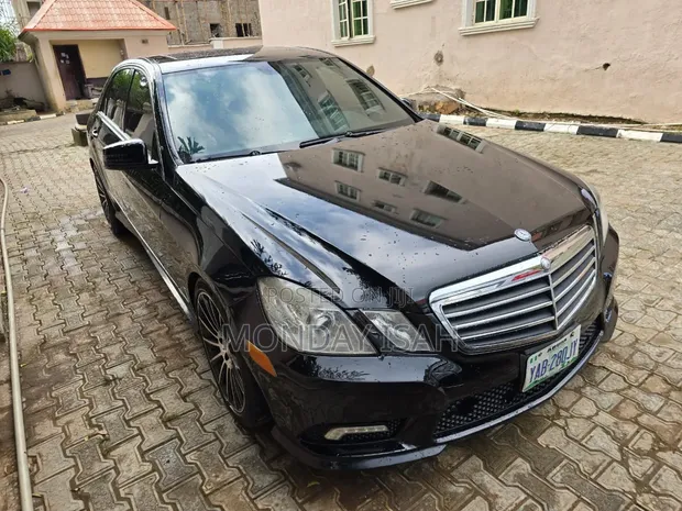 Mercedes-Benz E350 2011 Black - 1