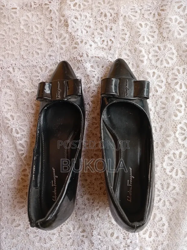 Tsoffin Takalma Baƙi na Salvatore Ferragamo masu Alama - Girman 39 - 1