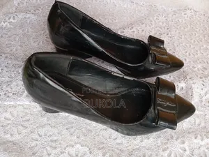 Tsoffin Takalma Baƙi na Salvatore Ferragamo masu Alama - Girman 39