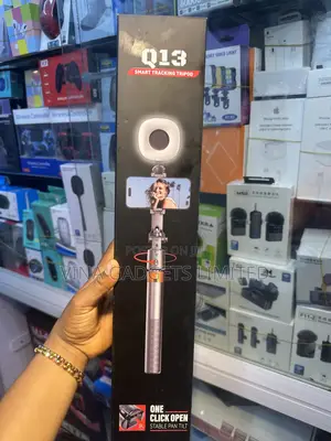 Q13 Gimbal Stabilizer Mai Haɗe da Tripod