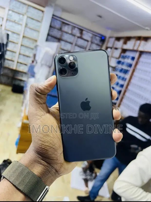 Apple iPhone 11 Pro Max 256GB - 1