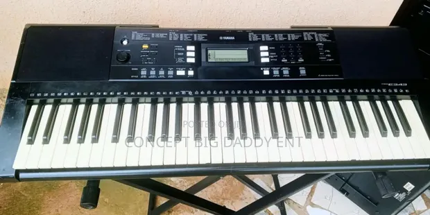Yamaha PSR-E343 Electronic Keyboard - 1