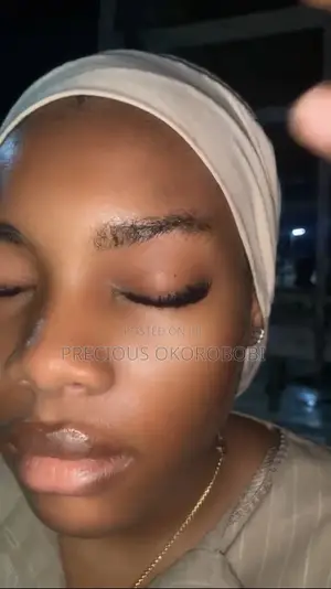Cluster Lashes by Meyebi