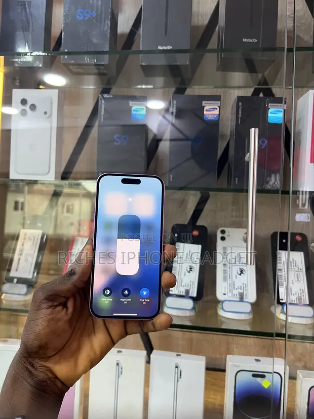 Apple iPhone 16 128GB White - 1