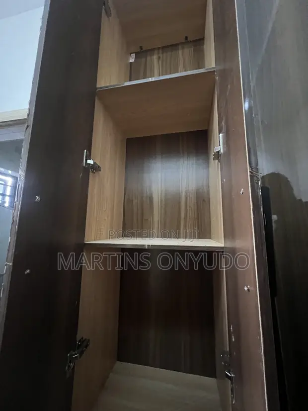 Kabad Mai Kyau da Aka Yi Amfani Dashi - Brown Wood - 1