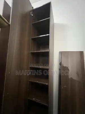 Kabad Mai Kyau da Aka Yi Amfani Dashi - Brown Wood