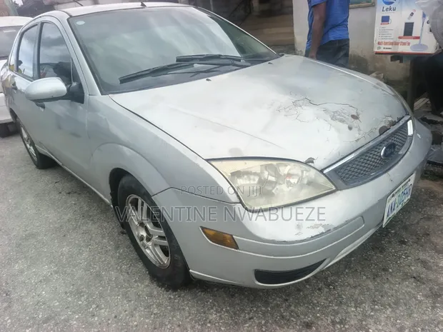 Ford Focus 2006 Silver - 1