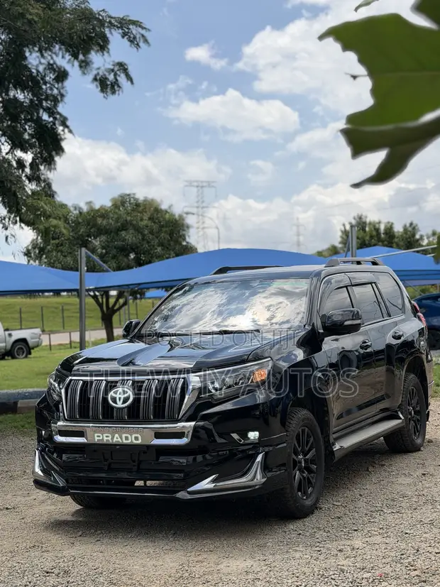 Toyota Land Cruiser Prado 2011 Black - 1