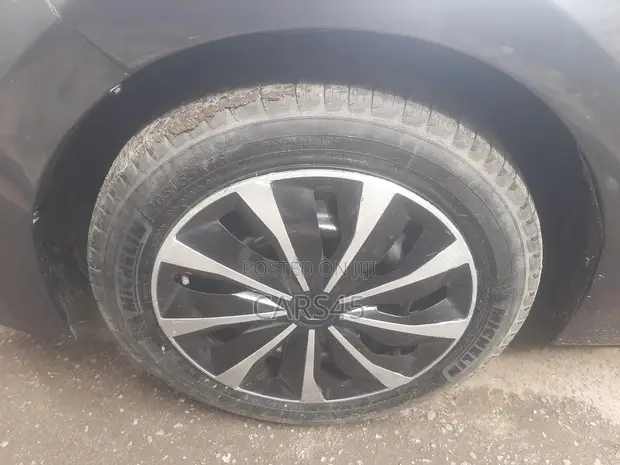 Toyota Corolla 2015 Gray - 1