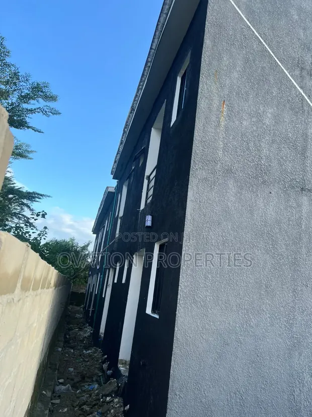 Mini Flat 10 Units Sayarwa a Abijo GRA, Lagos - 1