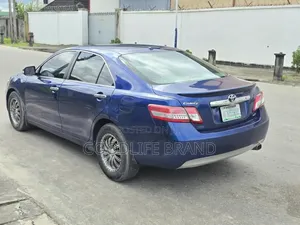 Toyota Camry XLE 2.5L Sedan na 2010