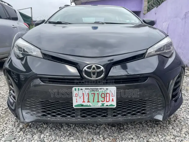 Toyota Corolla 2017 Gray - 1