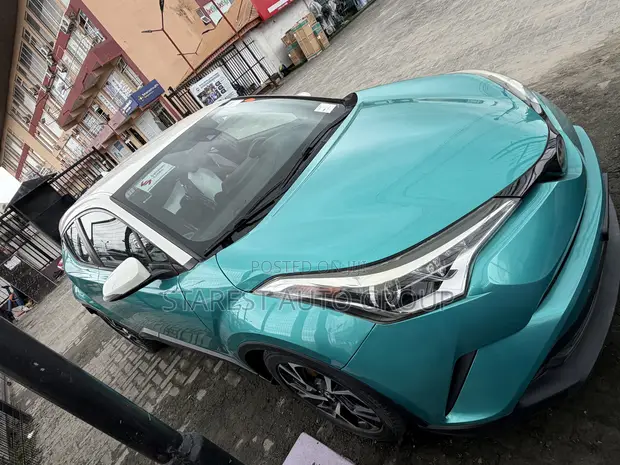 2018 Toyota C-HR XLE FWD Sport Utility - 1