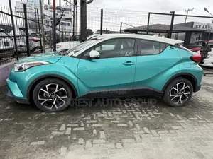 2018 Toyota C-HR XLE FWD Sport Utility