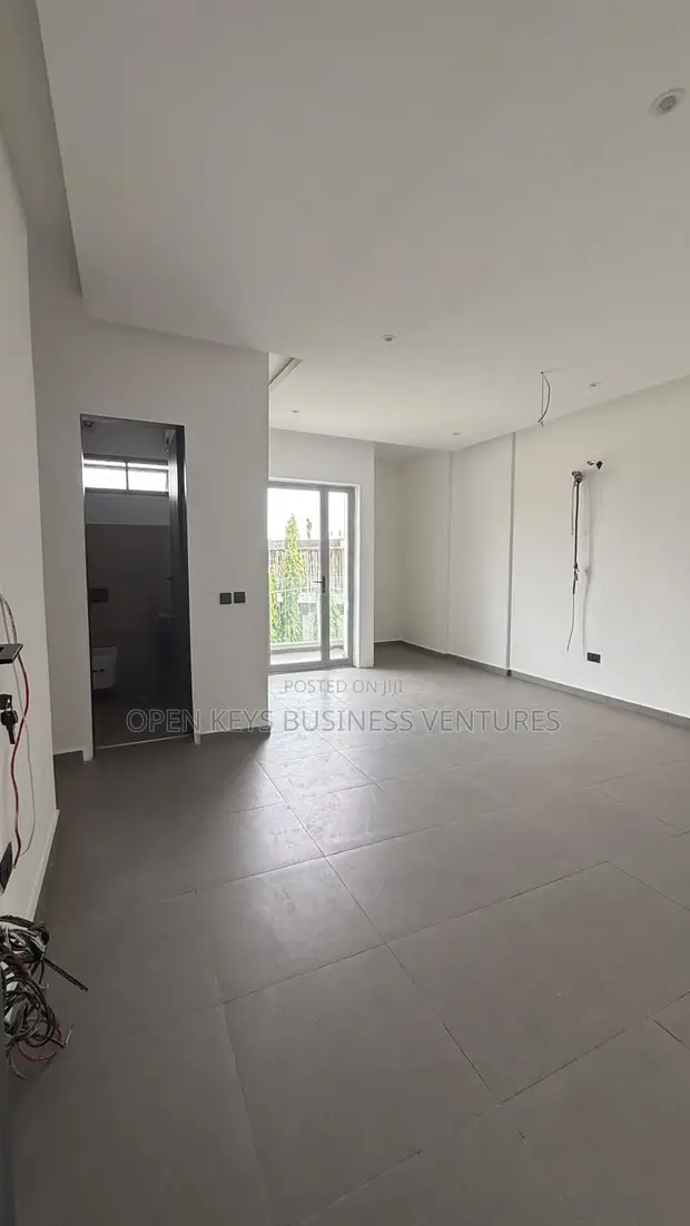 Furnished 3-Bedroom Duplex in Lekki Phase 1 for Sale - 1