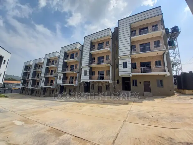 4-Bedroom Townhouse/Terrace a Serenity Park Estate, Life Camp - 1