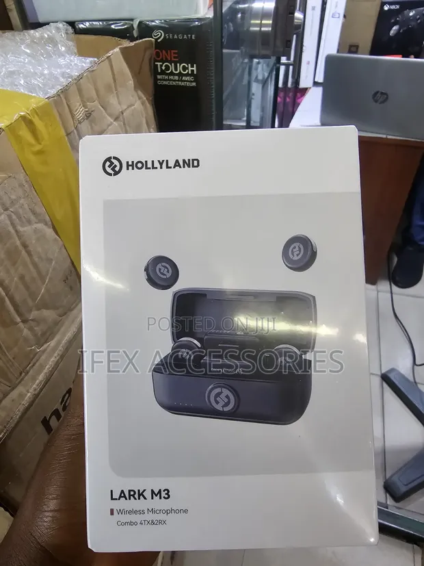 Hollyland Lark M3 Wireless Microphone System (4TX, 2RX) - 1