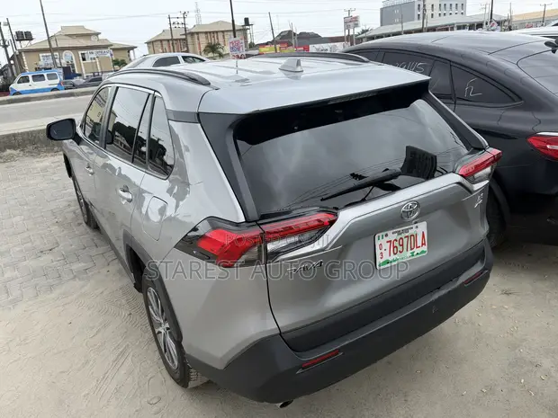 2021 Toyota RAV4 LE AWD Silver - 1